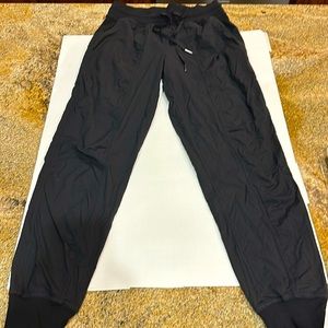Lululemon joggers size 4